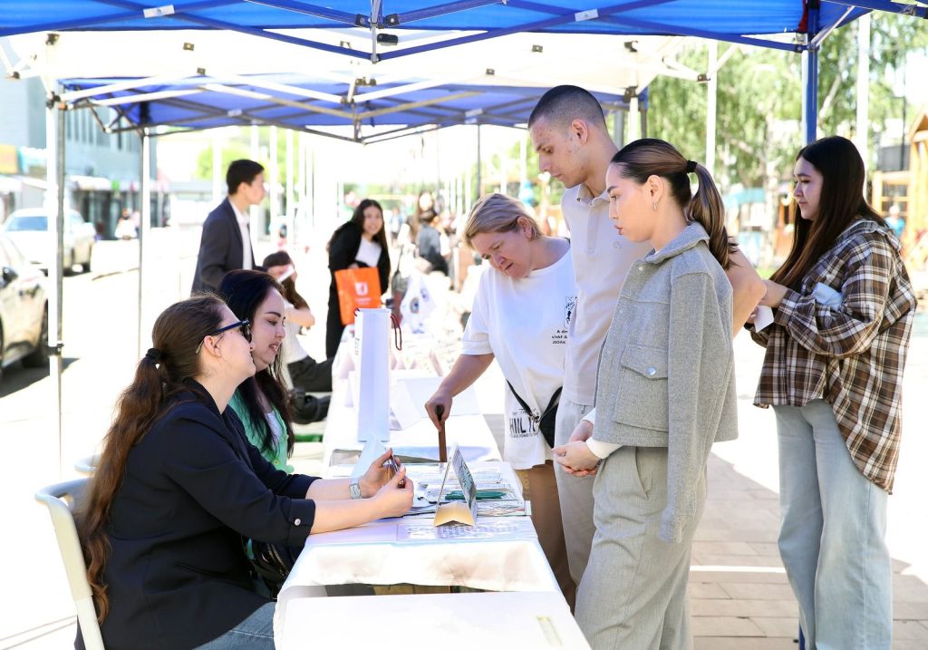 Career Day: Алматыда бос жұмыс орындары жәрмеңкесі өтіп жатыр