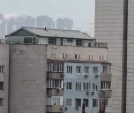 Дом на крыше многоэтажки в Алматы: акимат судится с хозяином