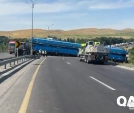 Огромную пробку создал водитель грузовика на трассе Тараз – Шымкент