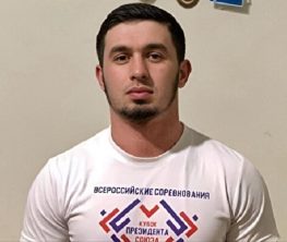 «Мен Шешенстанға барғанша, осында өлгенім артық»: Алматыдағы СИЗО-да отырған Мансур Мовлаевтың өміріне қауіп төніп тұр