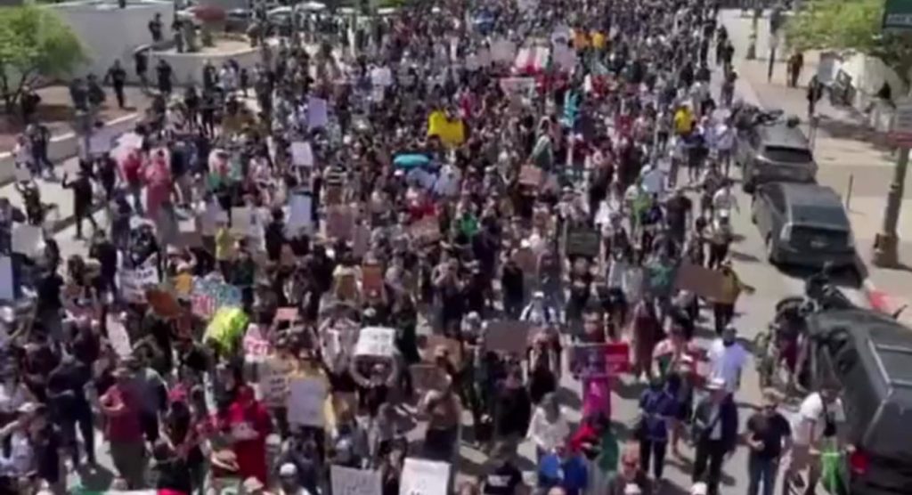 Масштабный протест по всем США готовится против Трампа