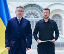 Қазақстан елшісі Зеленскийге сенім грамоталарын тапсырды