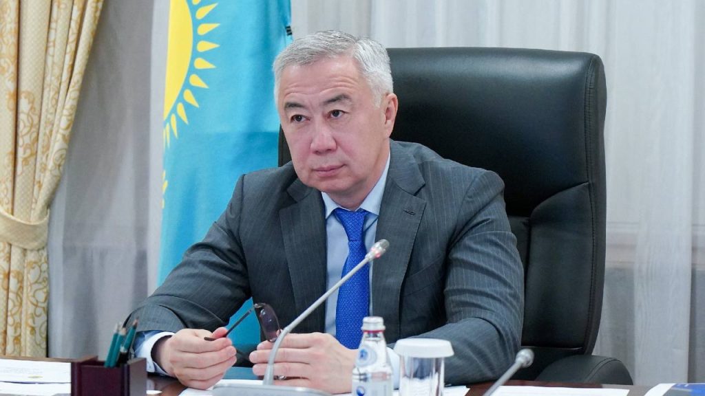 Жұманғарин журналистің ыңғайсыз сұрағынан соң брифингті шұғыл тоқтатып, шығып кетті