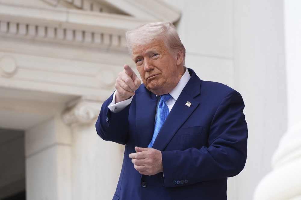 Трамп не исключил смены режима в Иране
