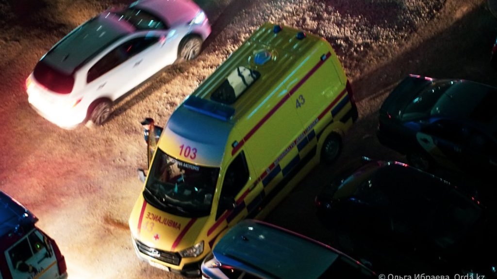 Авария в Казахстане: под Конаевым скорая насмерть сбила пешехода