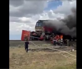 Батыс Қазақстан облысында жүк көлігі тепловозбен соқтығысты (Видео)