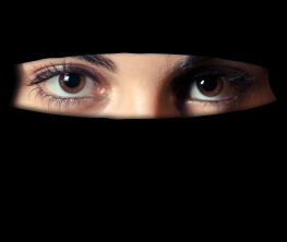 Қазақстанда қоғамдық орында ниқаб киюге тыйым салатын заң жобасы қабылданды