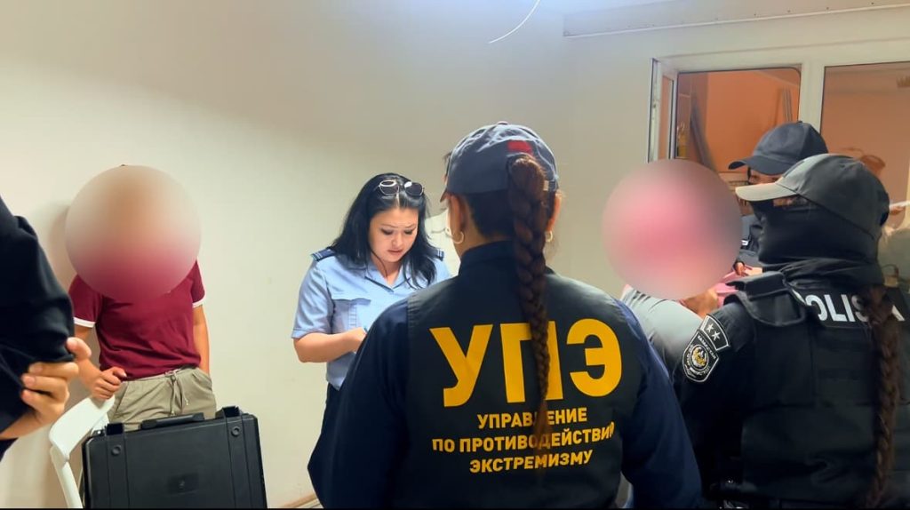 Қоғамдық бірлестік жетекшісі алаяқтық жасады деген күдікпен ұсталды (Видео)