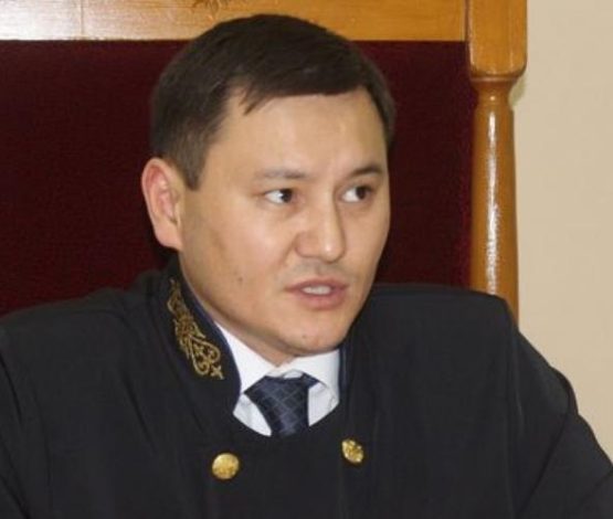Орал қалалық сотының төрағасы сот залынан қамауға алынды